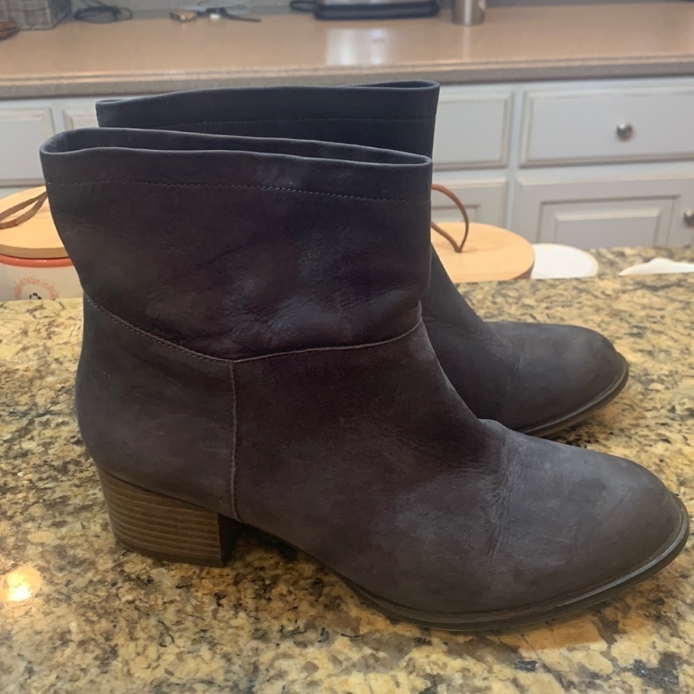 Blue-grey suede booties 8.5 EUC J Jll brand leather well made versatile